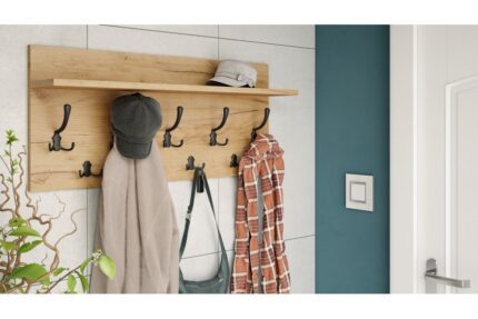 Væghængt knagerække med hylde